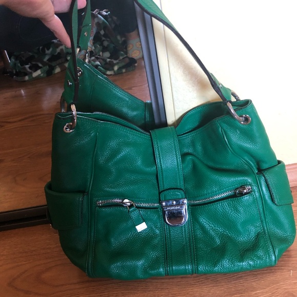 3 Michael Kors handbags - Picture 2 of 8